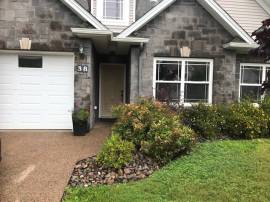 4 Bedrooms Townhouses with Fenced Back Yard