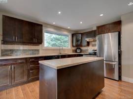 2 Bed 1 Bath Upper Suite on Large Lot
