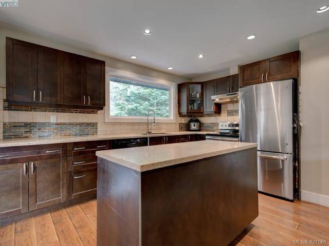 2 Bed 1 Bath Upper Suite on Large Lot