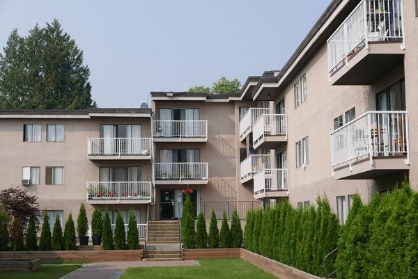 Bachelor Apartment for Rent - 535, 555 Shaw Avenue