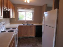 Family Friendly 2 Bedroom Townhouse- Available Immediately!