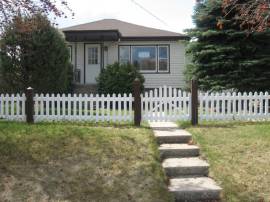 Amazing 2 Bedroom Main Floor Suite! UTILITIES INCLUDED! Act NOW!