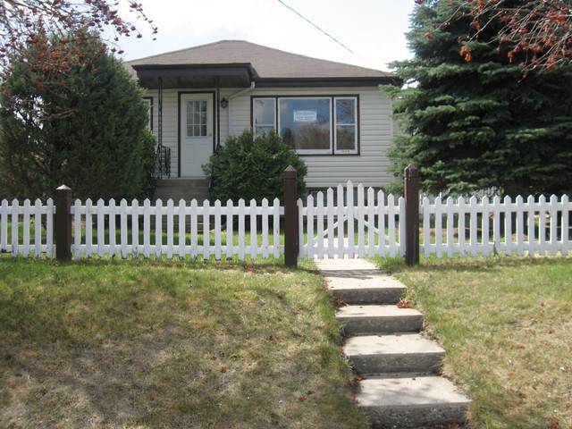 Amazing 2 Bedroom Main Floor Suite! UTILITIES INCLUDED! Act NOW!