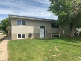 Adorable 2 Bedroom Lower Suite!!!!! Amazing DEAL at $895