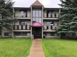 1 Bedroom Suite Located in Westpark! CLOSE TO THE COLLEGE!!