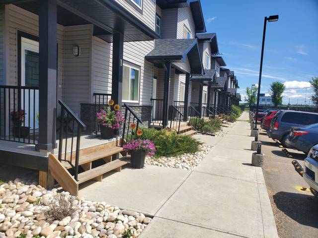 2 Bedroom + Den Townhome for Rent - 220 Spruce Ridge Road