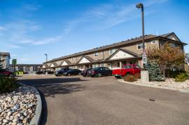 Pet-Friendly Three Bedroom 1.5 Bath with In-suite Laundry for Re