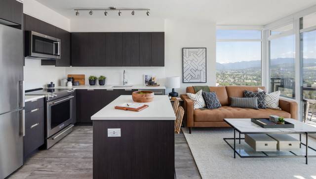 BBY - Hazel (Metrotown) furnished 2 BR(s) Utilities/Wifi incl